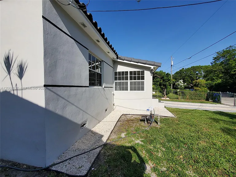 70 NW 33rd St — Photo 44