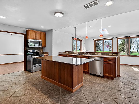4th image of 1014 N Westfield Rd
