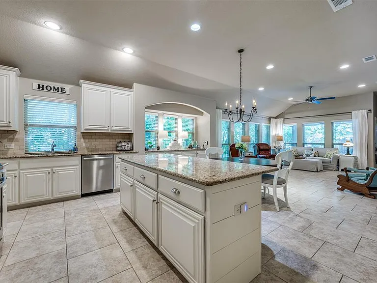 928 Lighthouse Ln — Photo 6