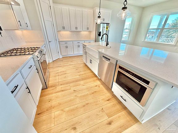 5th image of 208 Clipper Dr