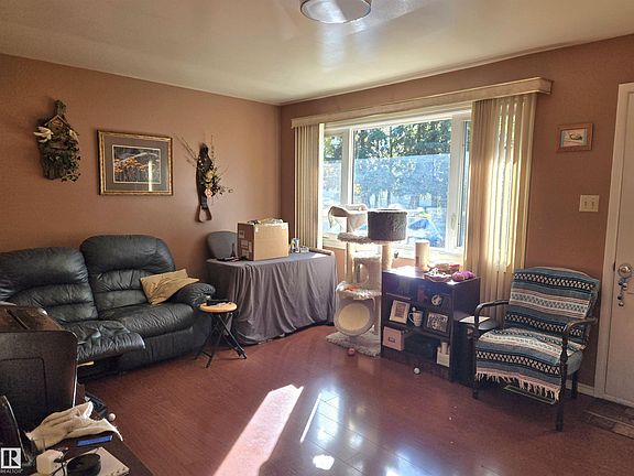 4th image of 4835 47th St