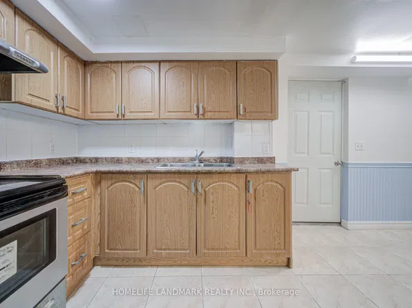 8 Fullerton Cres, Markham, ON