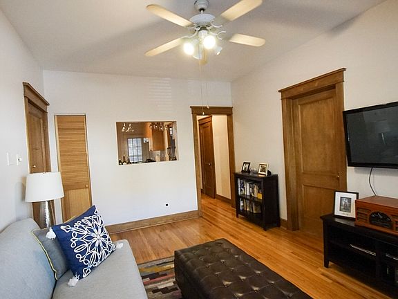 2nd image of 2552 N Seminary Ave #1