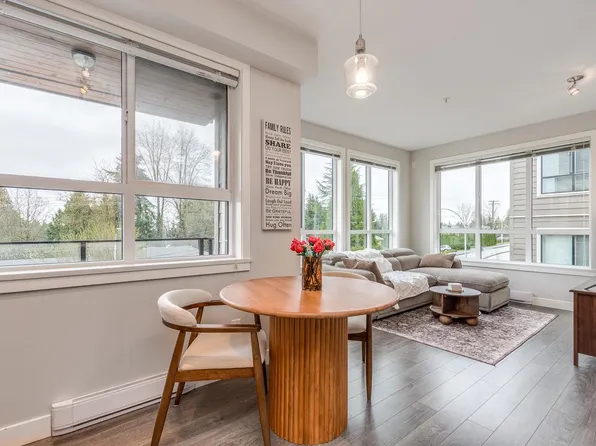 15388 105th Ave #406, Surrey, BC V3R 0C4