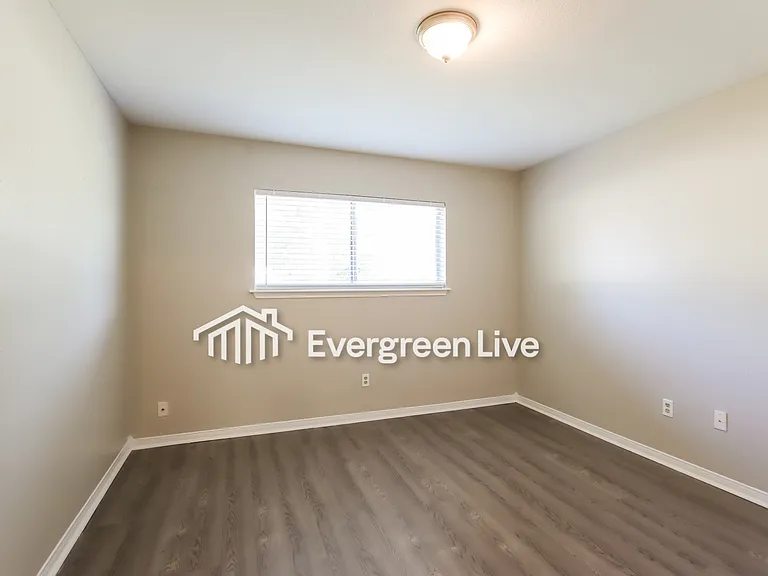 17311 Baronshire Dr — Photo 9