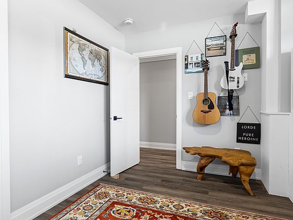 5th image of 427 Ravenhill Ave #1380811