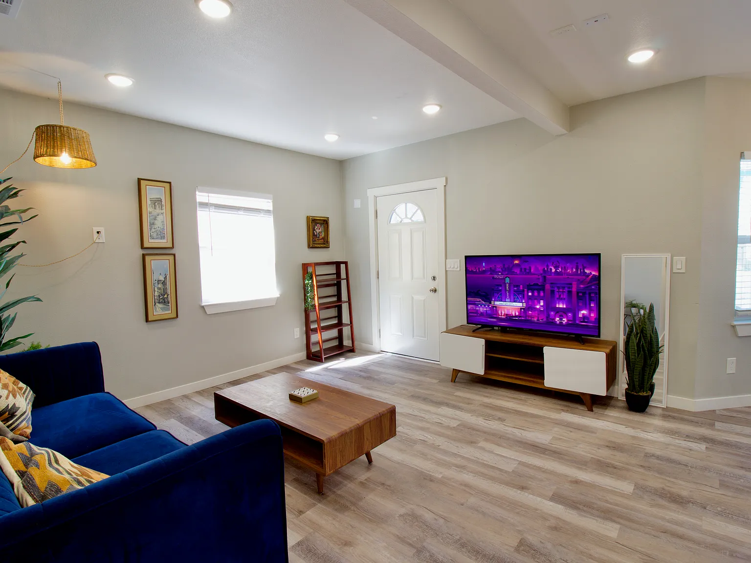 6 bed, 4.5 bath, $1,150 — Photo 2