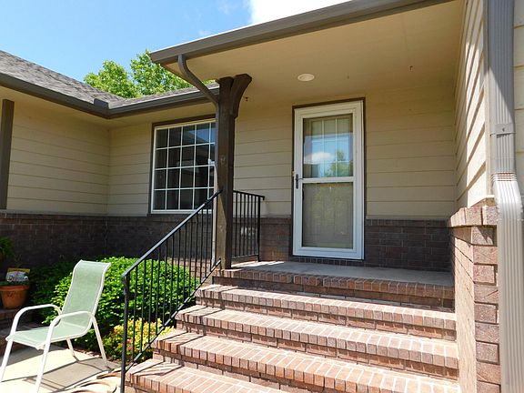 3rd image of 417 W Odell Ct