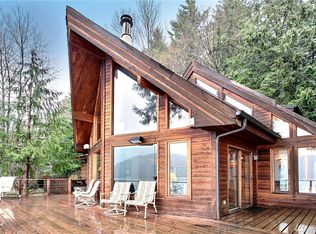 240 N Lakeshore Pl, Hoodsport, WA 98548