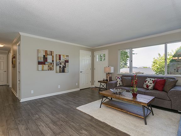 5th image of 915 87th Ave NE