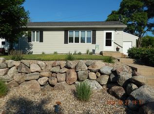 1019 S Sanborn St, Chamberlain, SD 57325
