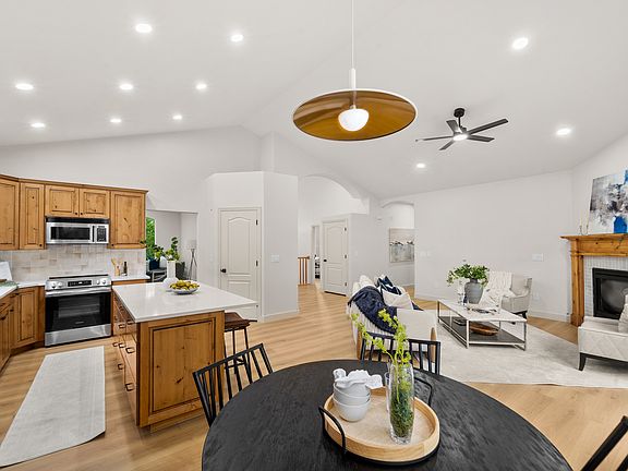 4th image of 340 E Brayden Way