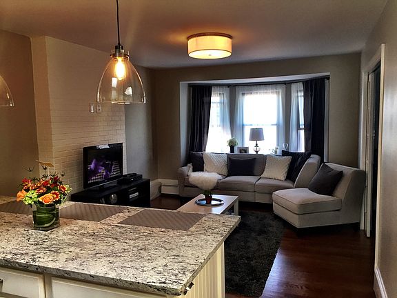2nd image of 6 Lawnwood Pl #3