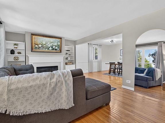 4th image of 2021 Lancaster Ln