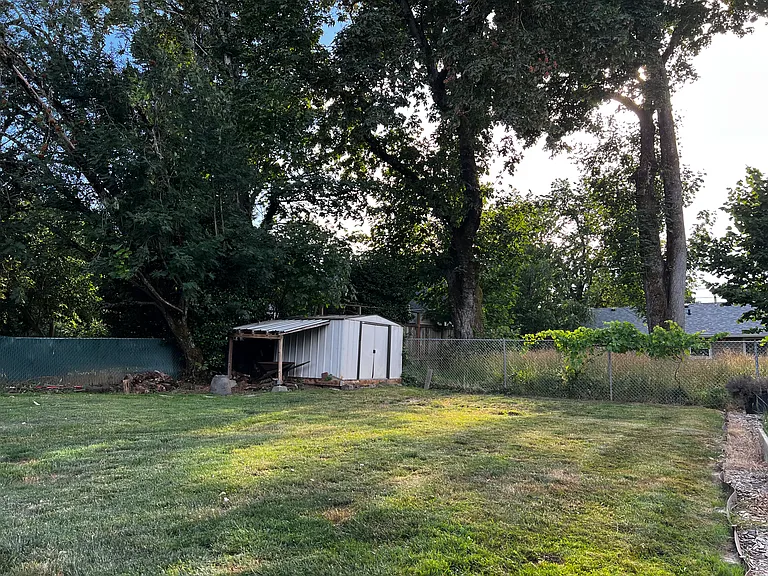 9537 N Tioga Ave — Photo 18