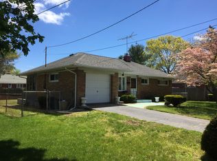 1095 Carll Dr, Bay Shore, NY 11706
