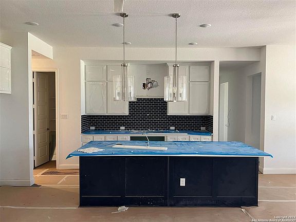 4th image of 126 Wildrose Hill