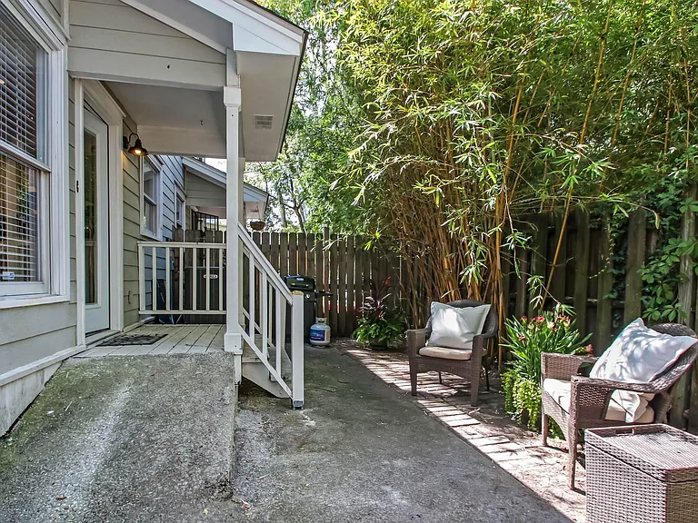 516 E Charlton Ln — Photo 20