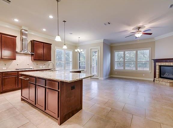 4th image of 4017 Gloucester Dr