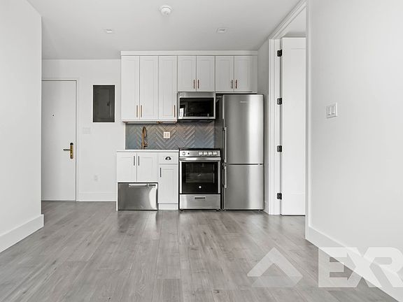 2nd image of 326 Bedford Ave #E6j