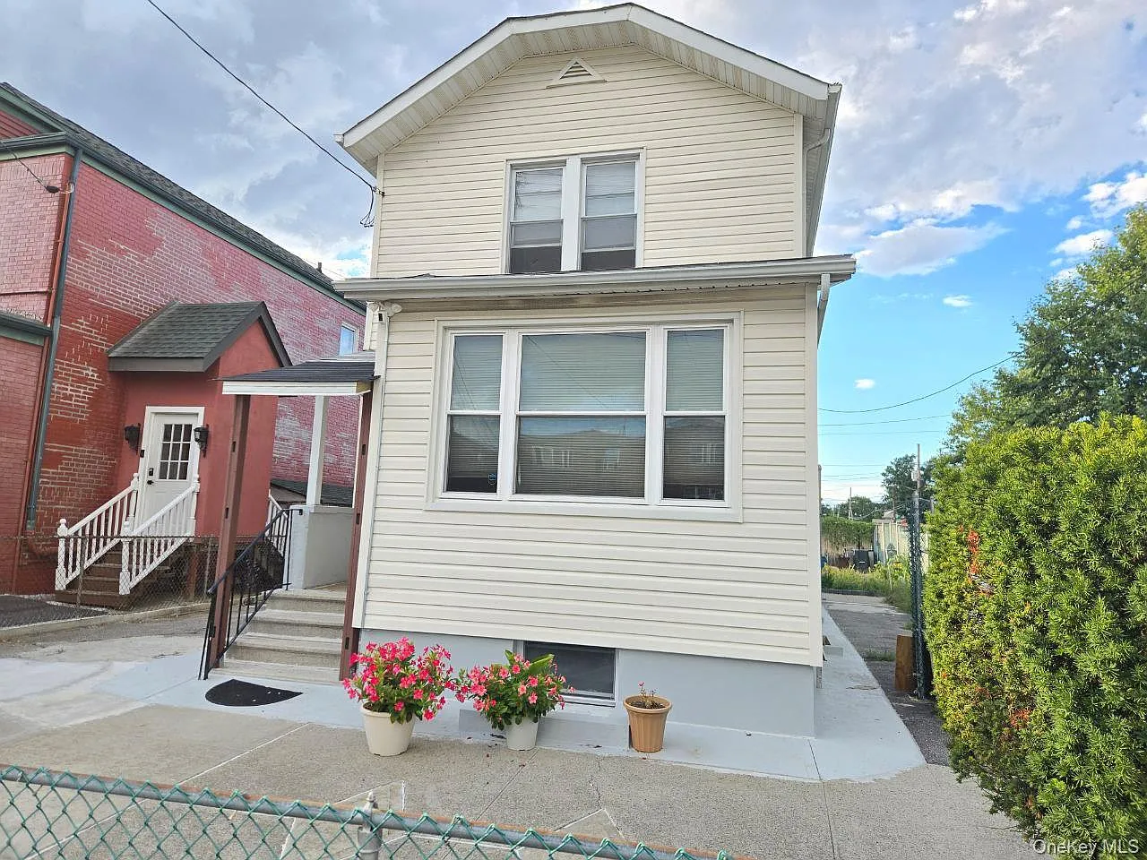 3 bed, 1.5 bath, 1046 sqft, $3,600 — Photo 1