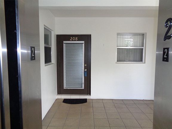 3rd image of 4200 Crystal Lake Dr APT 208