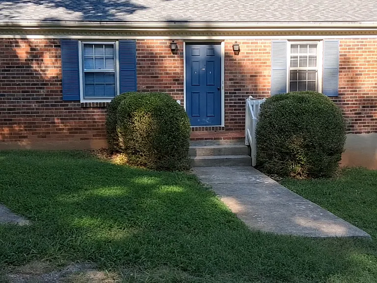 Parkview Dr — Photo 1