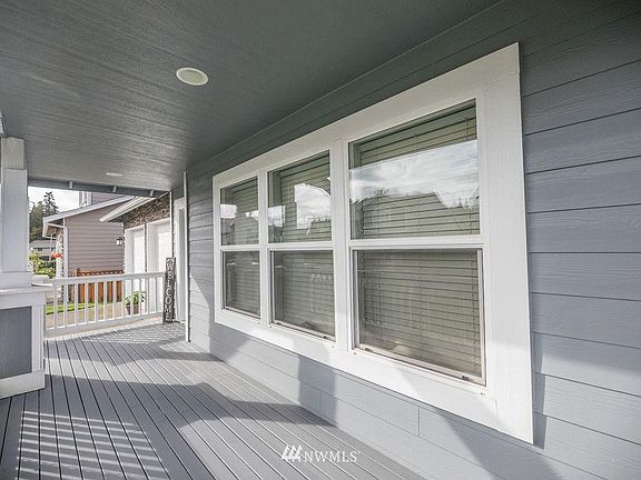 4th image of 3602 81st Dr NE