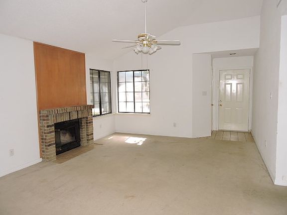 2nd image of 613 Prairie Dell St