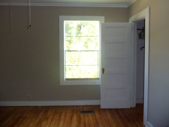 5th image of 191 E Brazell St
