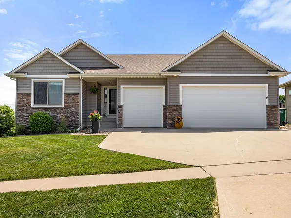 108 S 19th Ct, Indianola, IA 50125