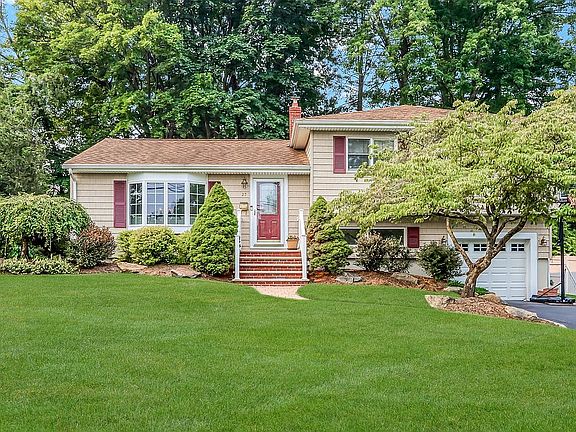 2nd image of 27 Parker Dr