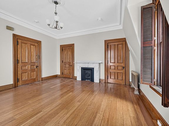 4th image of 533 Locust St APT 7