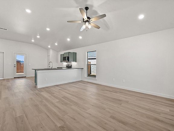 3rd image of 1301 N Chicago Ave