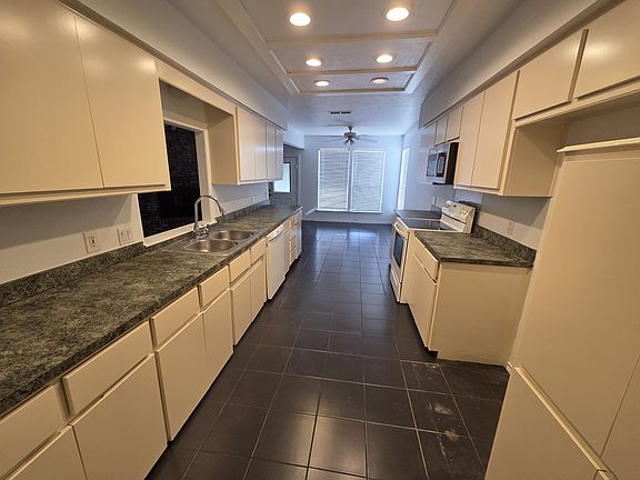 3rd image of 303 Shoreview Dr