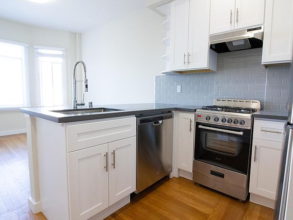 2nd image of 525 Leavenworth St APT 25