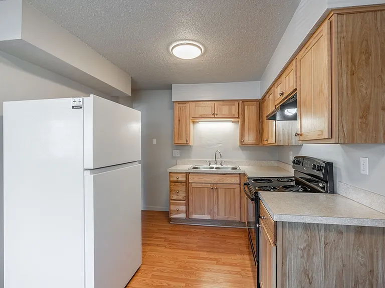 Willow Lake Apartments — Photo 42