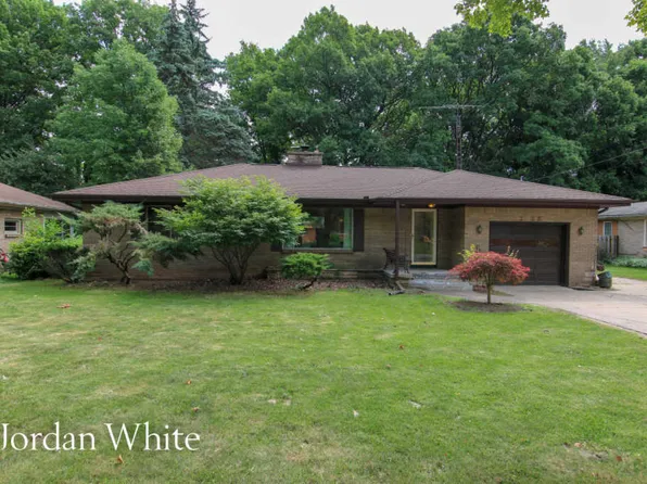 2926 Chamberlain Ave SE, Grand Rapids, MI 49508