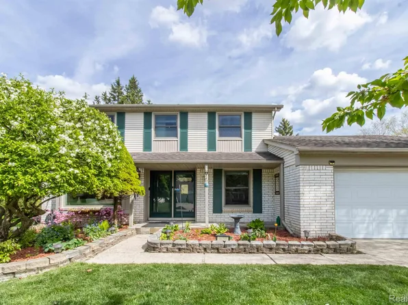1830 Flemington Dr, Troy, MI 48098