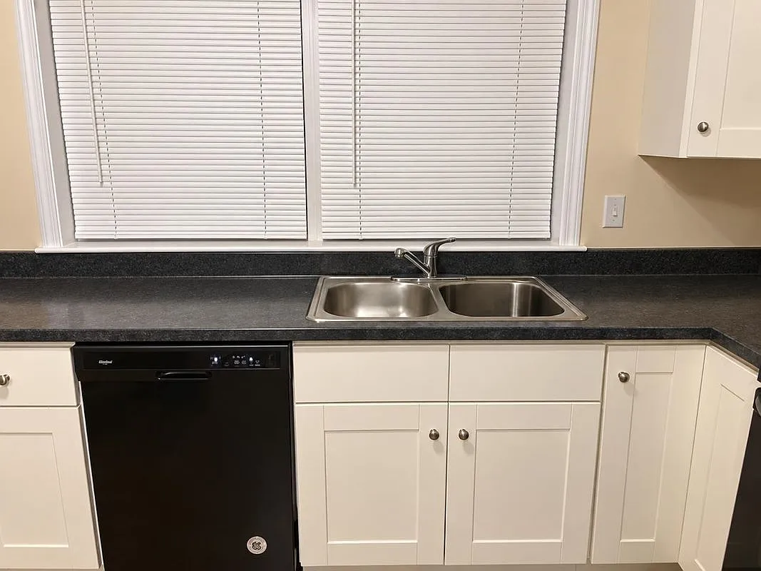 2 bed, 2.0 bath, 1024 sqft, $2,000 — Photo 3