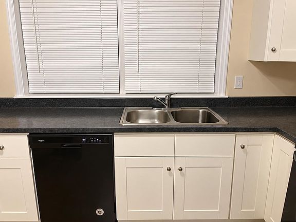 3rd image of 675 Bell St Unit 22