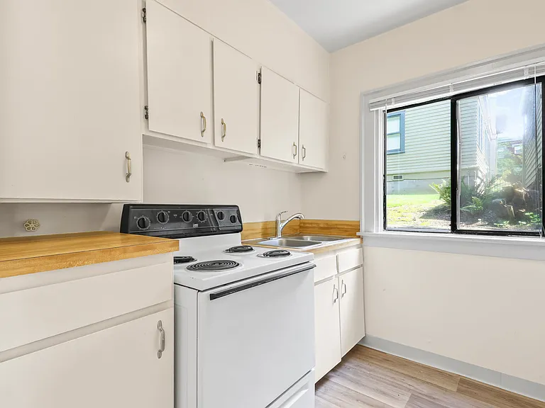 9-1526 SE Hawthorne Blvd #9 — Photo 12