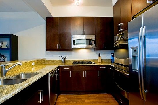 5th image of 1211 S Prairie Ave APT 605