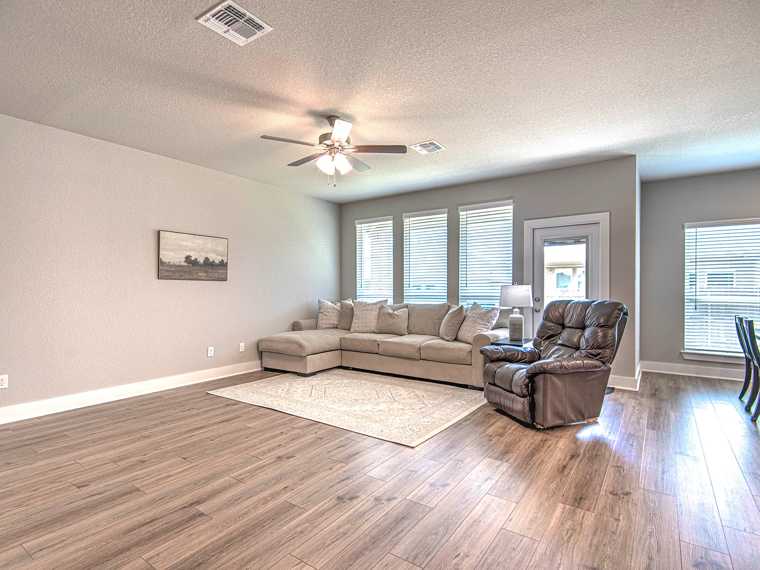 4 bed, 2219 sqft, $2,450 — Photo 3