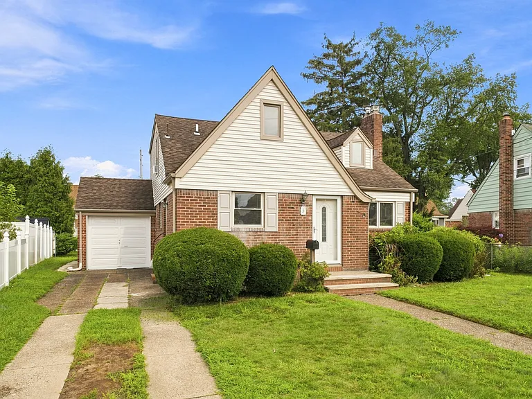 1 car garage plus drieveway for multiple cars on quiet street