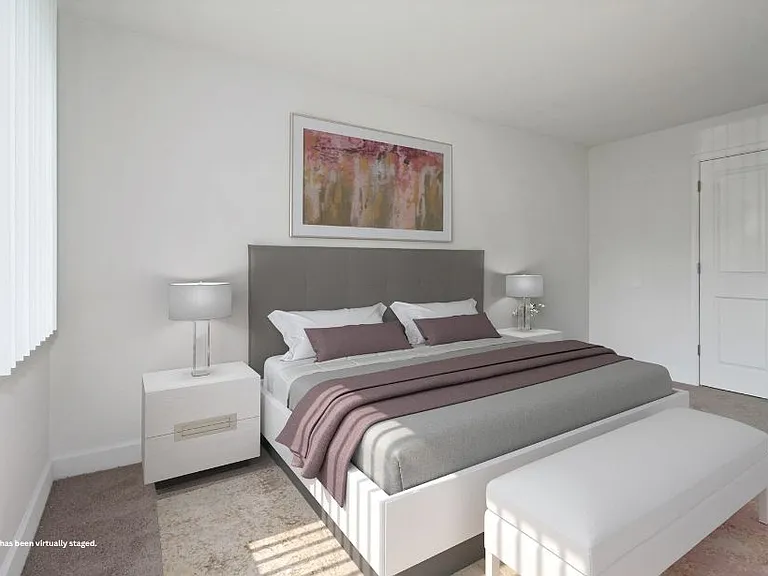 Hampton Manor Apartments & Townhomes — Photo 3