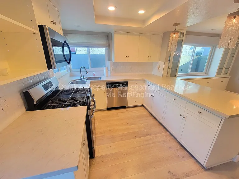 1728 Lake St — Photo 14