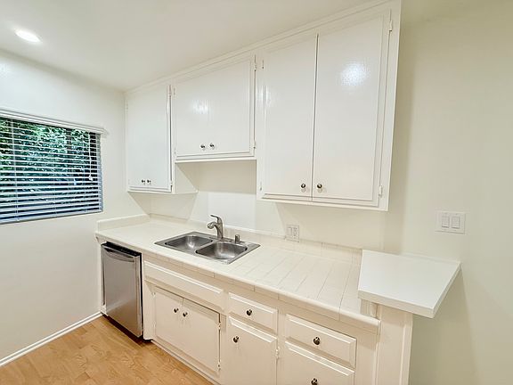 4th image of 1226 McClellan Dr #3