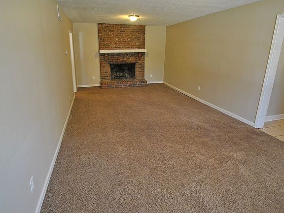 4th image of 102 Stockwood Ct