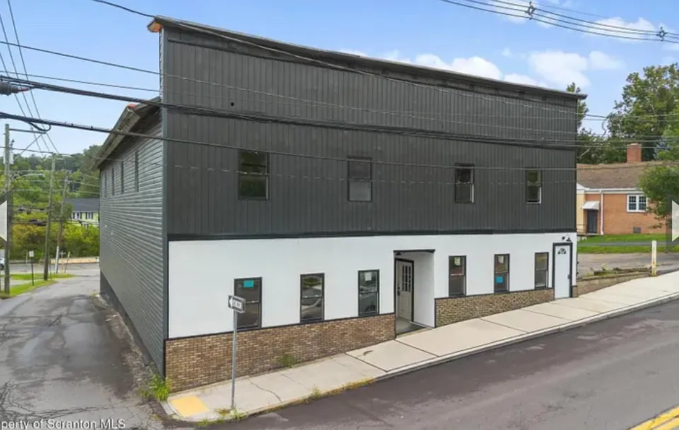 42 Main St #1